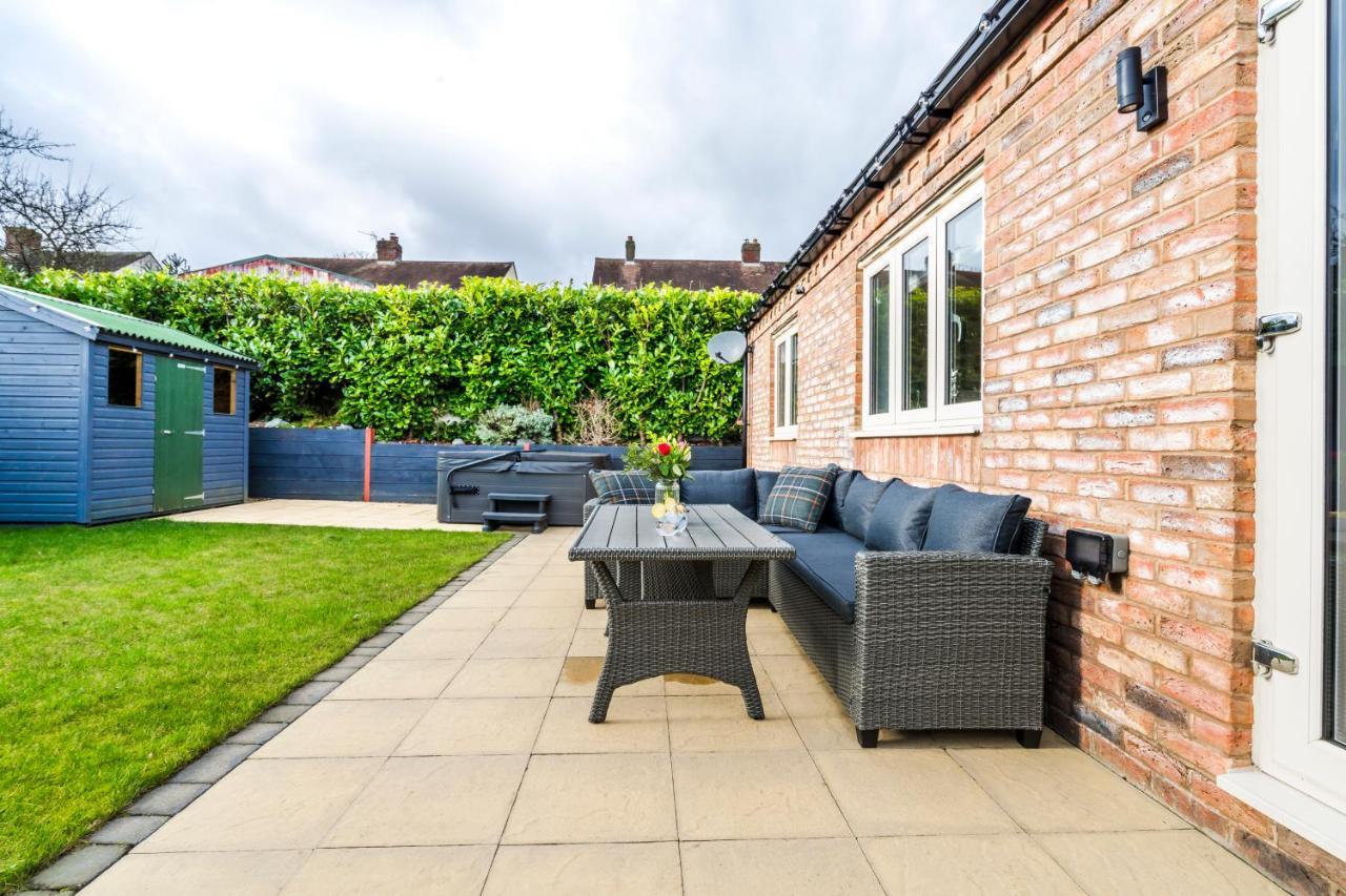 Villa Pet Friendly With A Hot Tub à Hednesford Extérieur photo