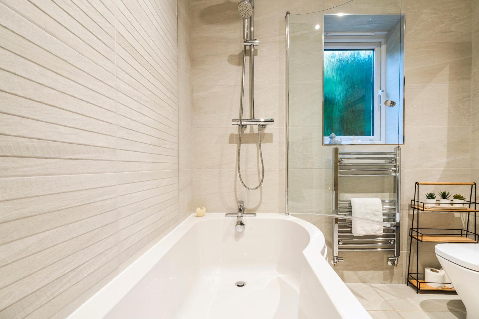Villa Pet Friendly With A Hot Tub à Hednesford Extérieur photo